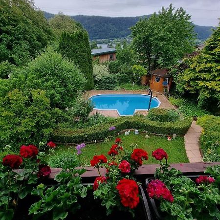 Haus Flora - Ferienwohnung Bodensdorf Bagian luar foto