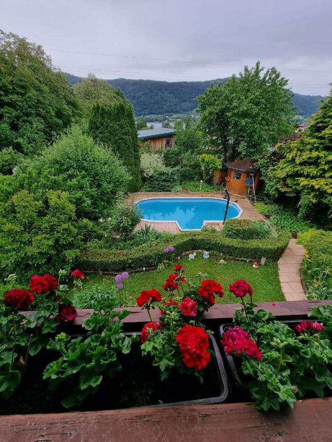 Haus Flora - Ferienwohnung Bodensdorf Bagian luar foto
