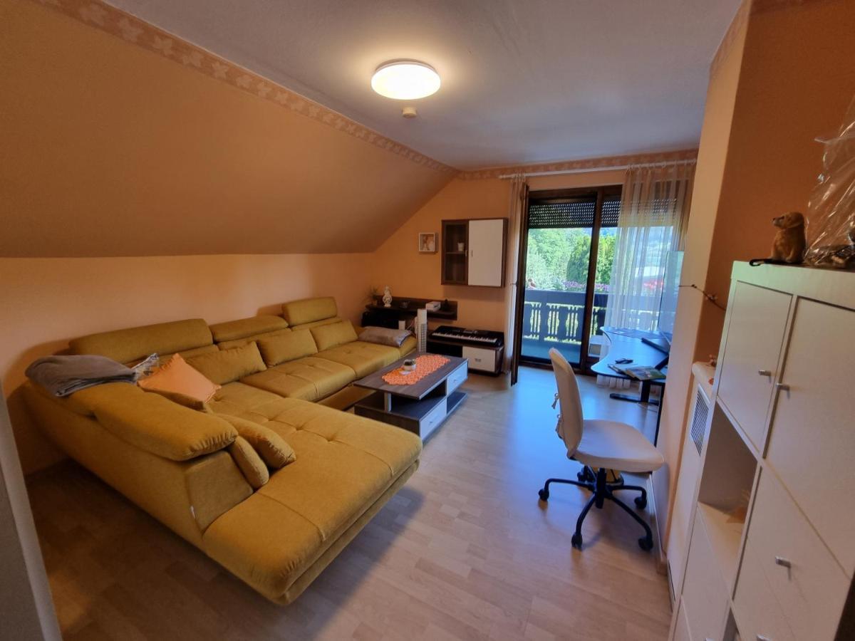 Haus Flora - Ferienwohnung Bodensdorf Bagian luar foto