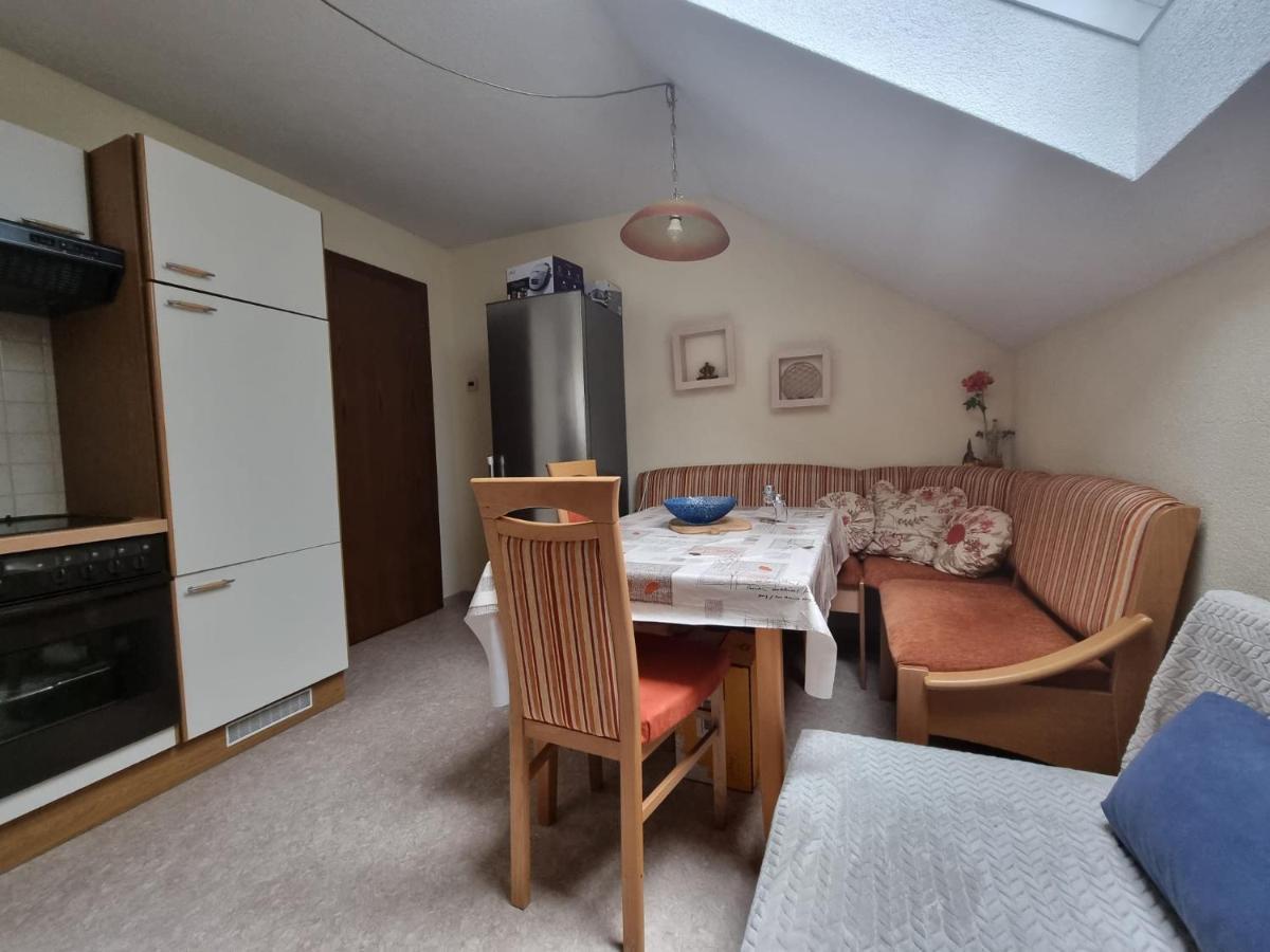 Haus Flora - Ferienwohnung Bodensdorf Bagian luar foto