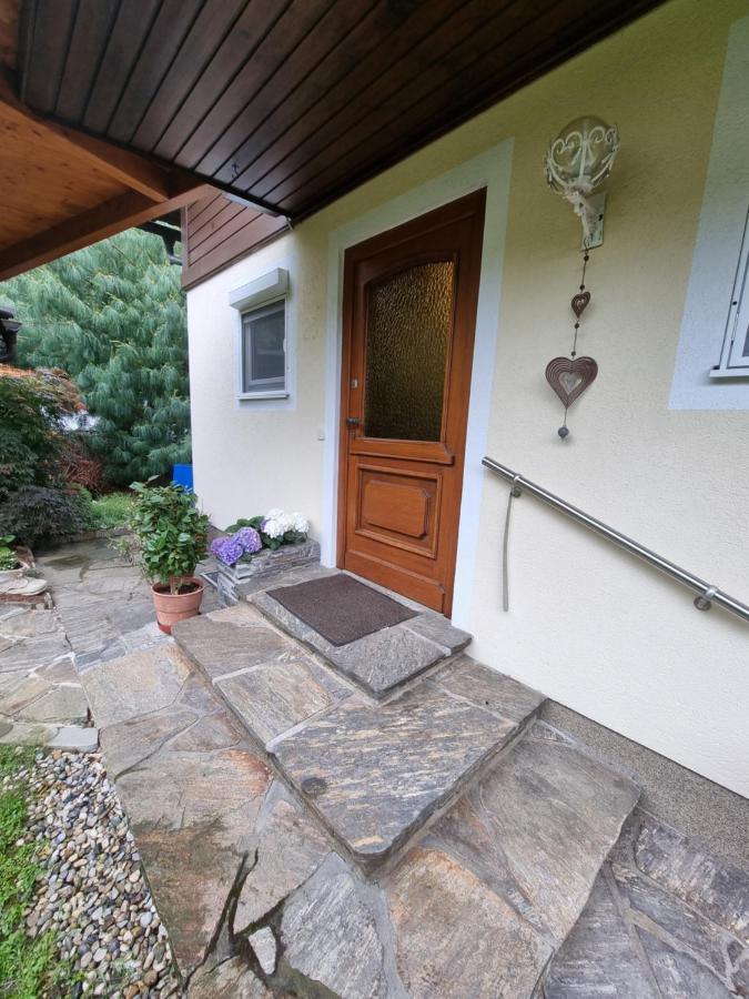 Haus Flora - Ferienwohnung Bodensdorf Bagian luar foto