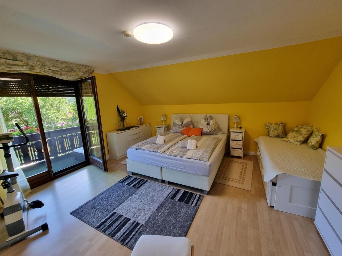 Haus Flora - Ferienwohnung Bodensdorf Bagian luar foto